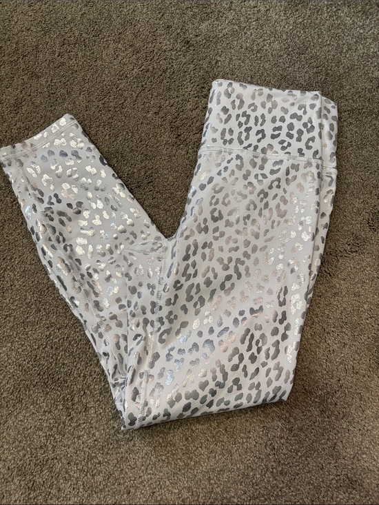 Fabletics Pants - Fabletics silver/white leopard leggings
